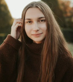 <em>Lucía Monfort</em>